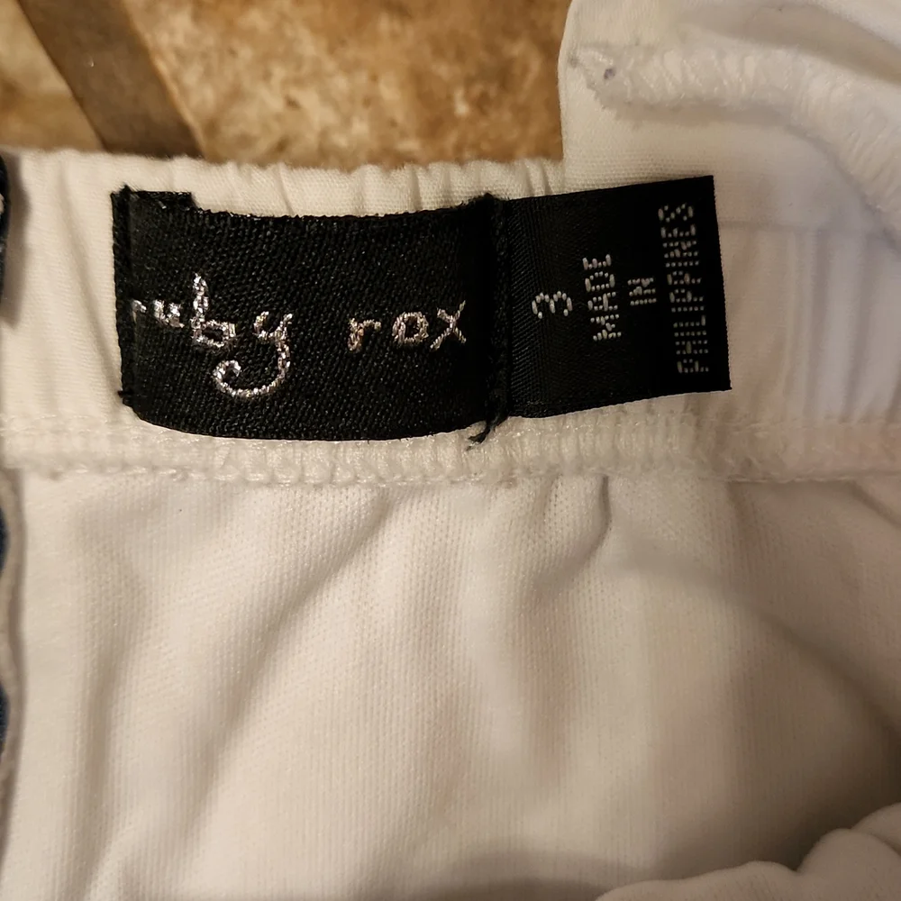 Ruby Rox - Picture 3 of 4